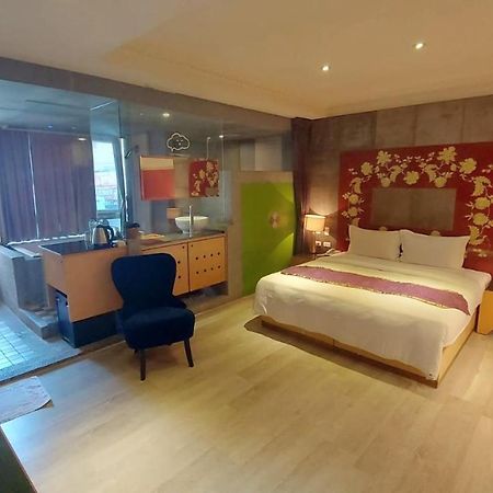 Jungle City Motel Chiayi Exterior foto
