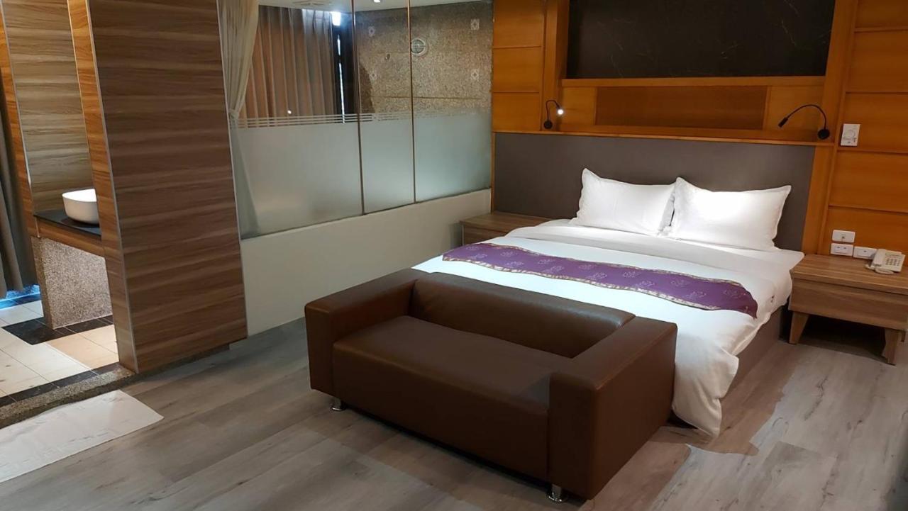 Jungle City Motel Chiayi Exterior foto