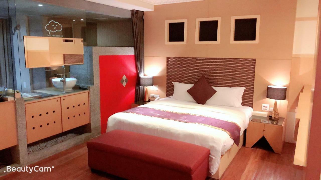 Jungle City Motel Chiayi Exterior foto