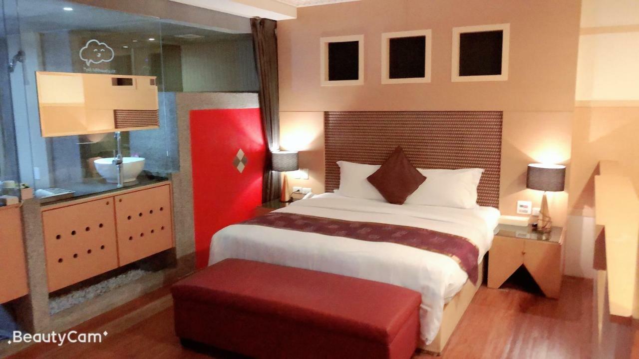 Jungle City Motel Chiayi Exterior foto